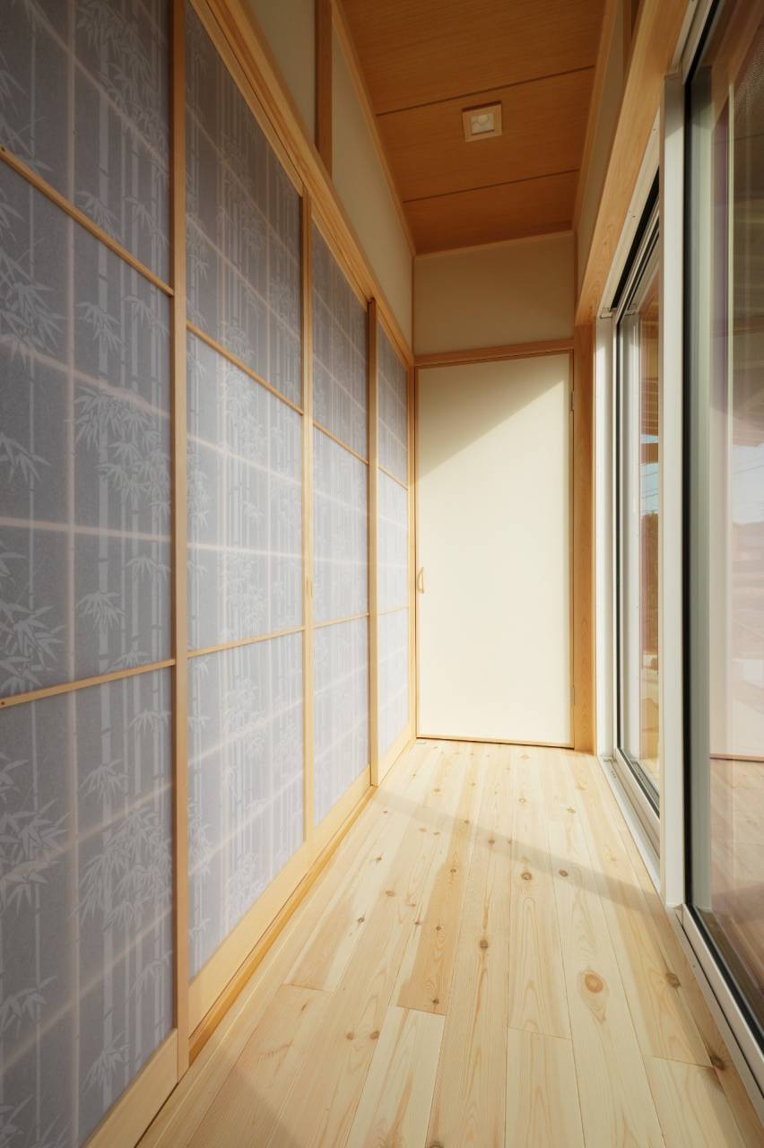 縁側に腰掛けてふっと力を抜く時間を