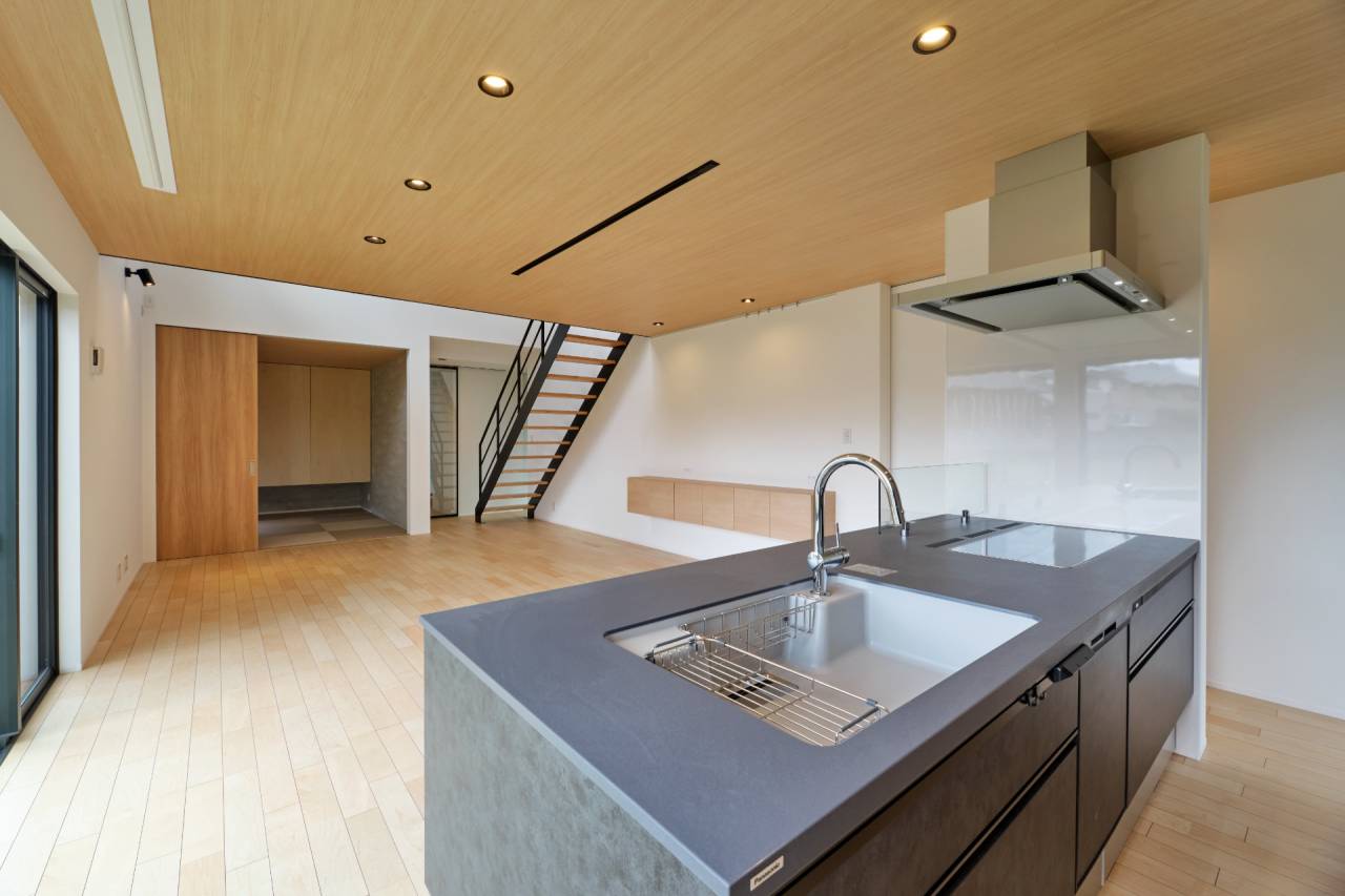 家族のつながりを感じながら暮らせる開放的なLDK