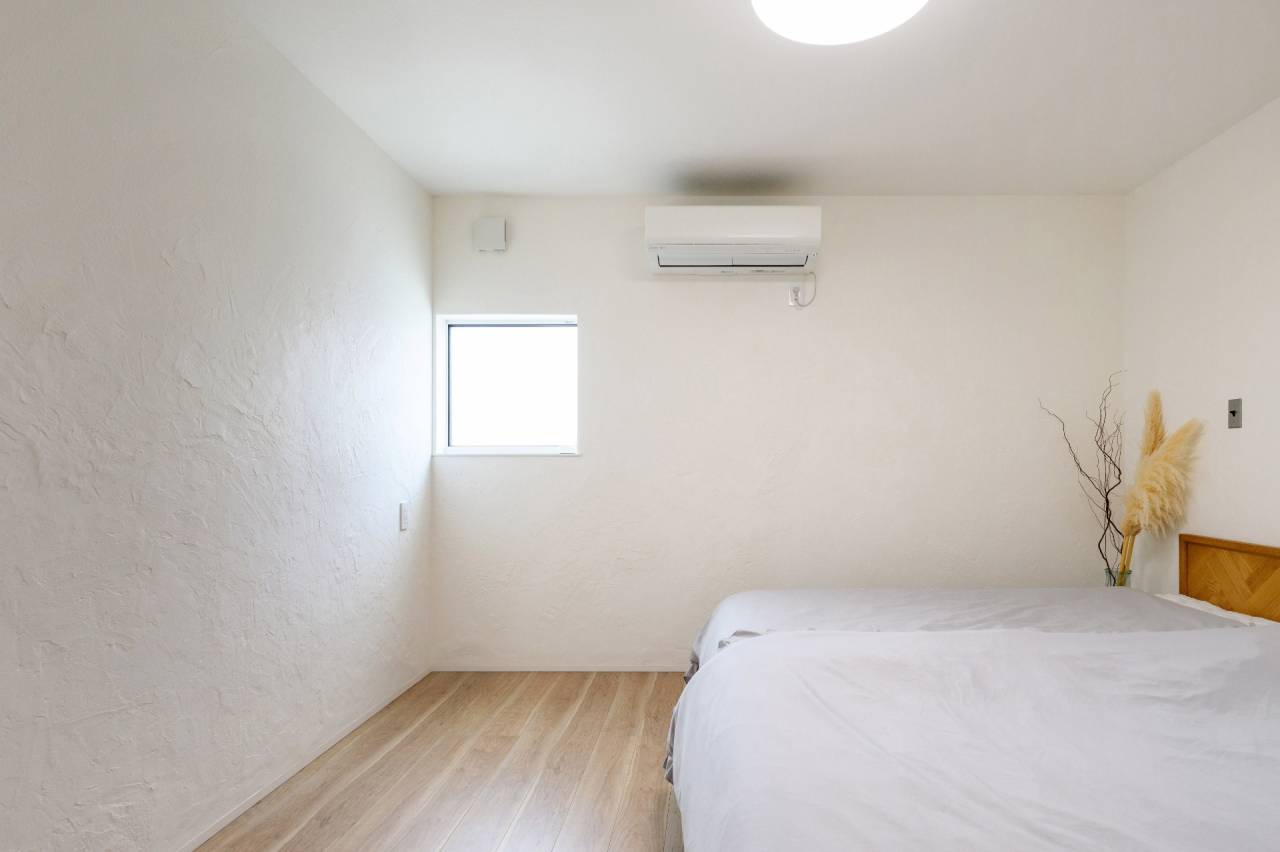 漆喰壁は友人と一緒にご夫婦自ら塗りました