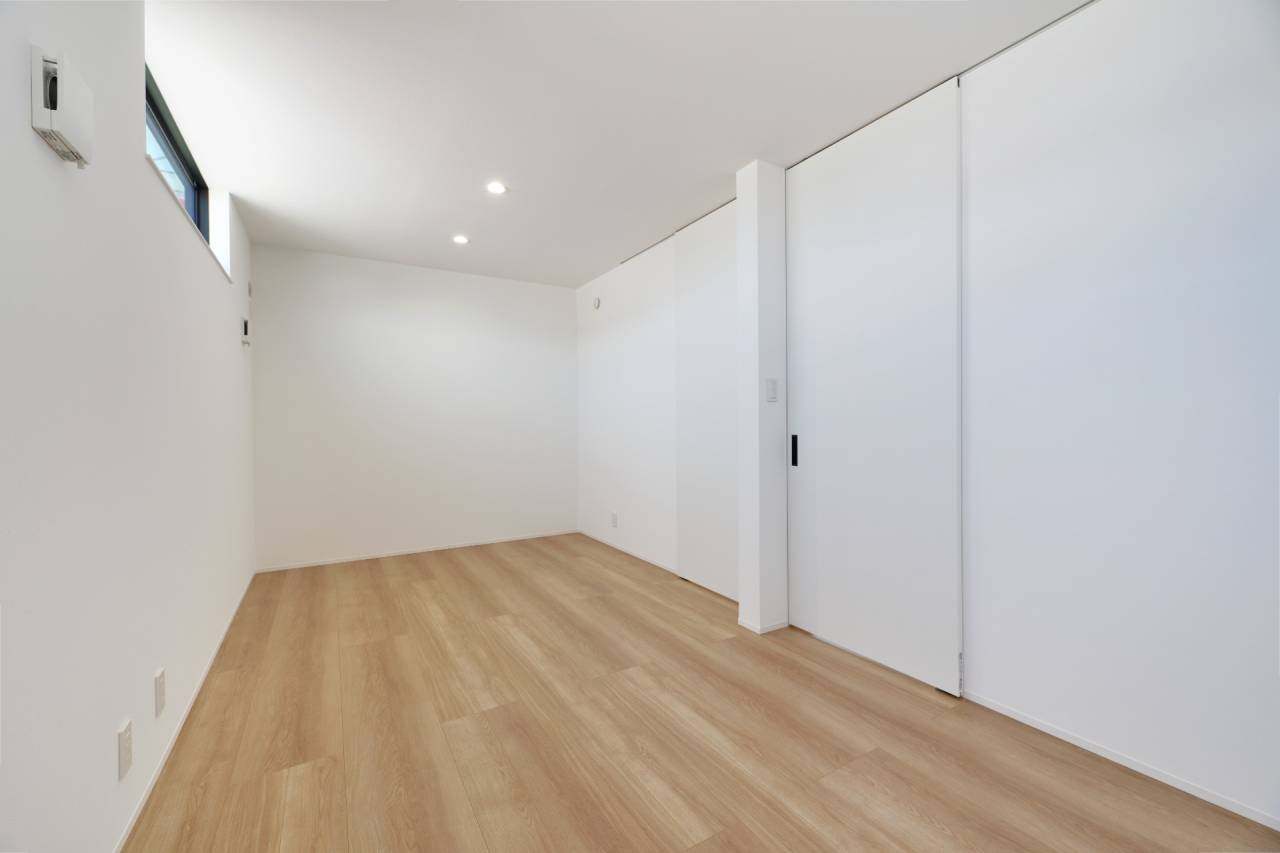 子供の成長を優しく見守る清潔感あふれる子ども部屋