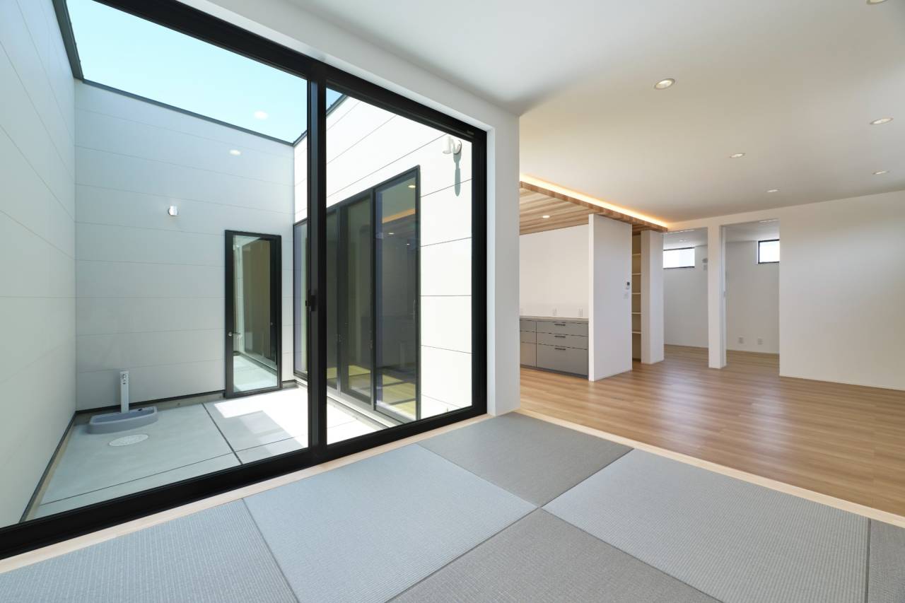 陽だまりの中でくつろげる、光あふれる畳コーナー