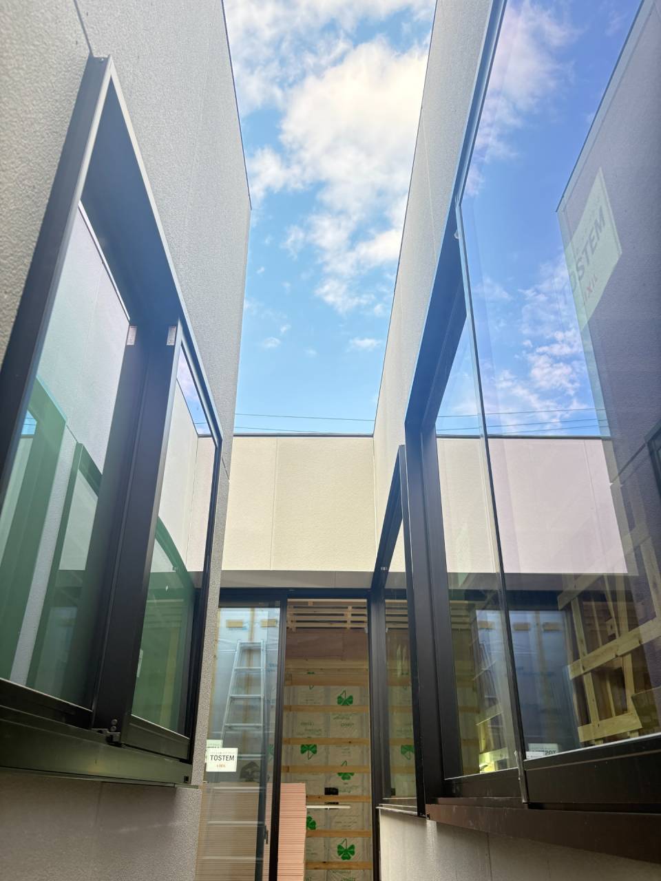 建築中のモデルハウスから伝えたい、中庭の魅力